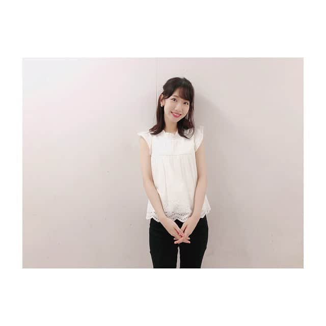 柏木由紀さんのインスタグラム写真 - (柏木由紀Instagram)「. いつかの私服...❤︎ 甘くなりすぎないように デニムではなく黒のパンツに したとこがポイント🙂✨ . #mercuryduo #uniqlo」7月23日 21時20分 - yukikashiwagi_official