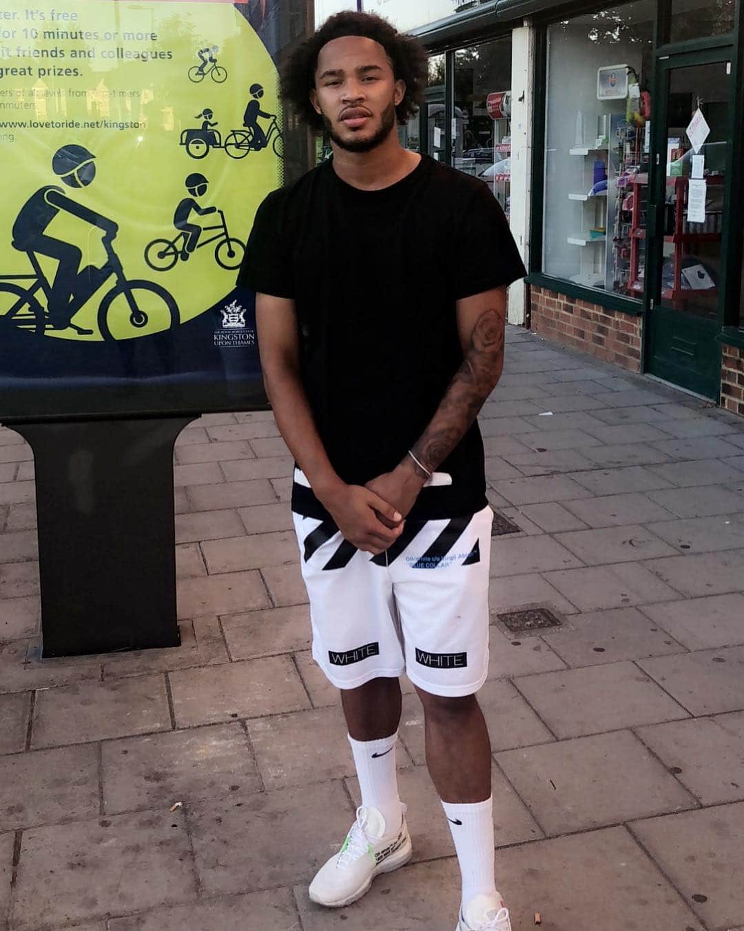 アイザイア・ブラウンのインスタグラム：「Positive vibes only, finally back training tomorrow⭐️🙌🏾」