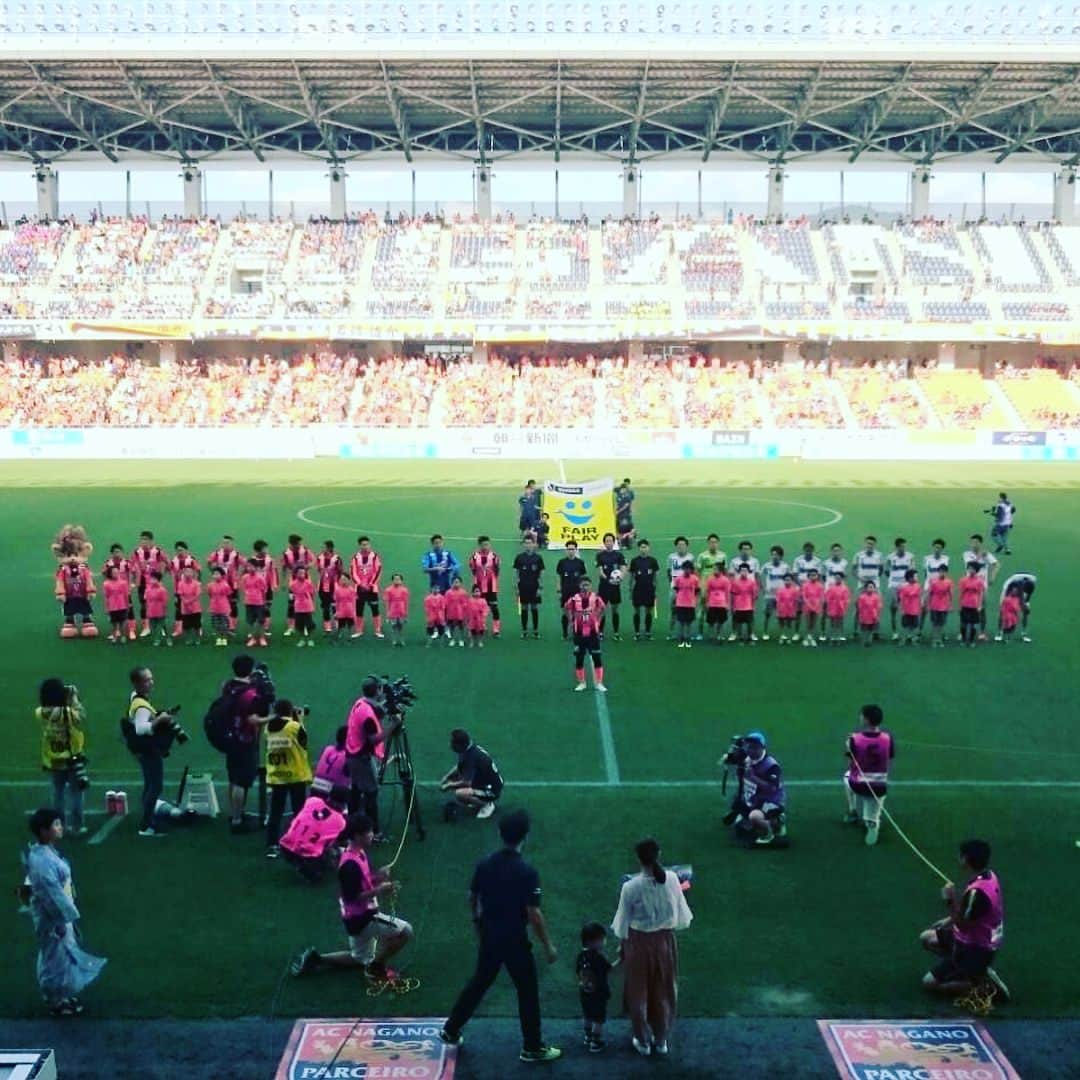 東浩史のインスタグラム：「先日J通算200試合のセレモニーをしていただきました！ これまでに愛媛、長崎、長野と素晴らしい場所でプレーできてとても幸せに思います！ ありがとうございます😊😊 試合の方は情けない結果となってしまい悔しい気持ちでいっぱいですが、少し休んで中断明け結果出せるようにしっかり練習したいと思います！ #200試合」