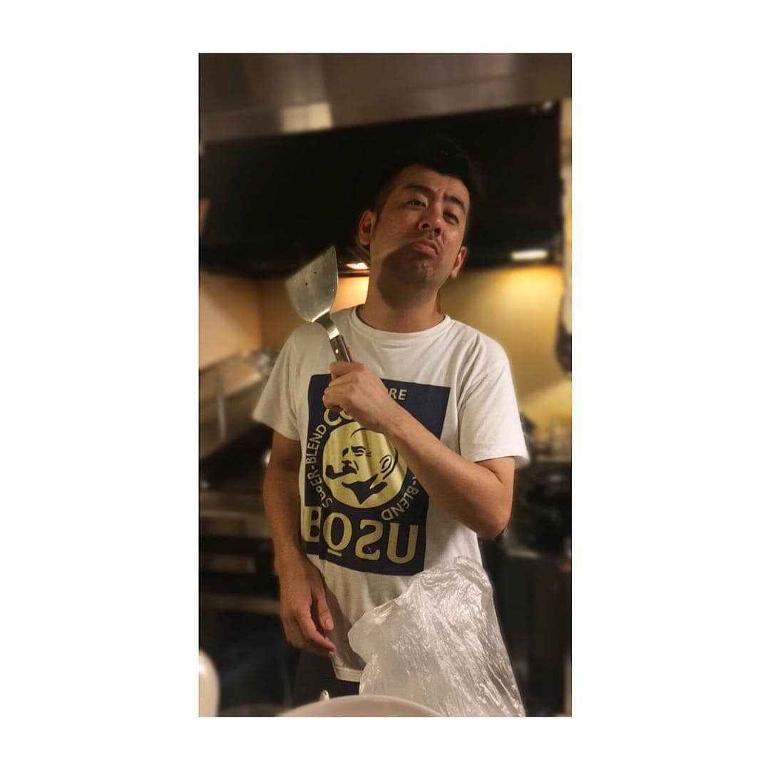 寺内健のインスタグラム：「お好み焼き屋「きぬや」店主。三宮にお立ち寄りの際は是非。 #kobe#okonomiyaki#kinuya#きぬや @kazushikinuya」
