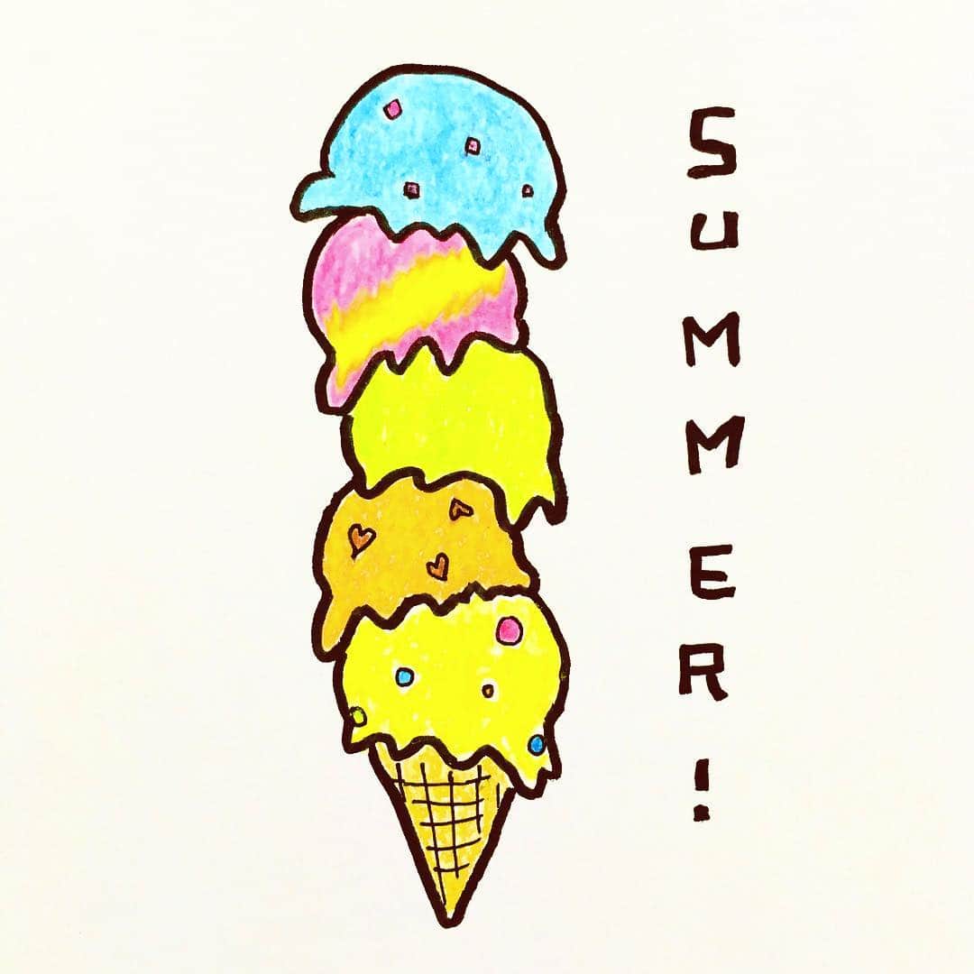 小林千鶴のインスタグラム：「連日溶けそうな暑さ。 熱中症、夏バテには 十分お気をつけなすって。  #summer #icecream」