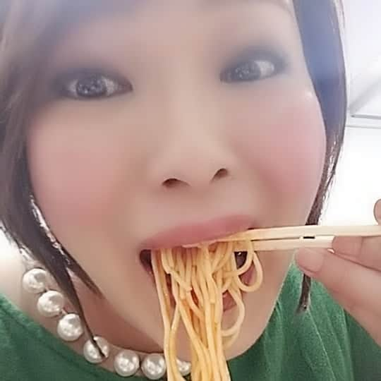 五十嵐サキさんのインスタグラム写真 - (五十嵐サキInstagram)「サキランチ☀🍴 #ダブル麺 #パスタ　と #冷麺　 #そして #みかんゼリー 　と #みかんジュース #島田珠代 　姉さんに #ご馳走になってます #なう #西梅田　も #凄まじい暑さ #皆様体調管理など #お気をつけ下さい #よしもと西梅田劇場 #吉本新喜劇 #よしもと新喜劇 #本日あと一回公演 #五十嵐サキ」7月24日 14時05分 - saki_igarashi