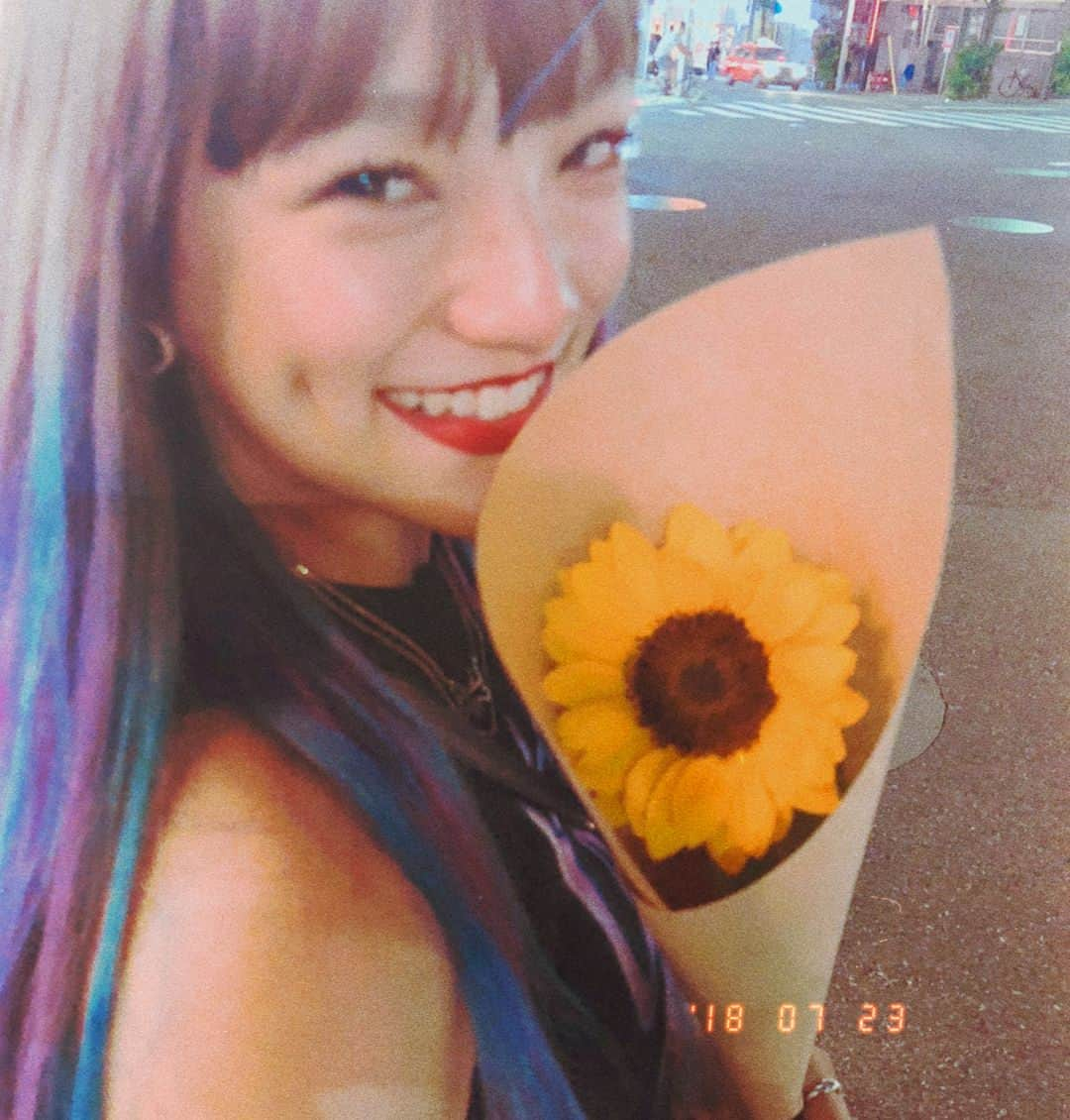 須田アンナさんのインスタグラム写真 - (須田アンナInstagram)「. みんなはもう夏休みかな🤔💭 夏はいっぱい 想い出作ろうね~!!🌻❤️👐🏻 宿題も頑張ってね✊🏻✊🏻 #ヒマワリとワタシ #ユリノちゃんが買ってくれた #平成最後の夏」7月24日 15時48分 - annastagram.official