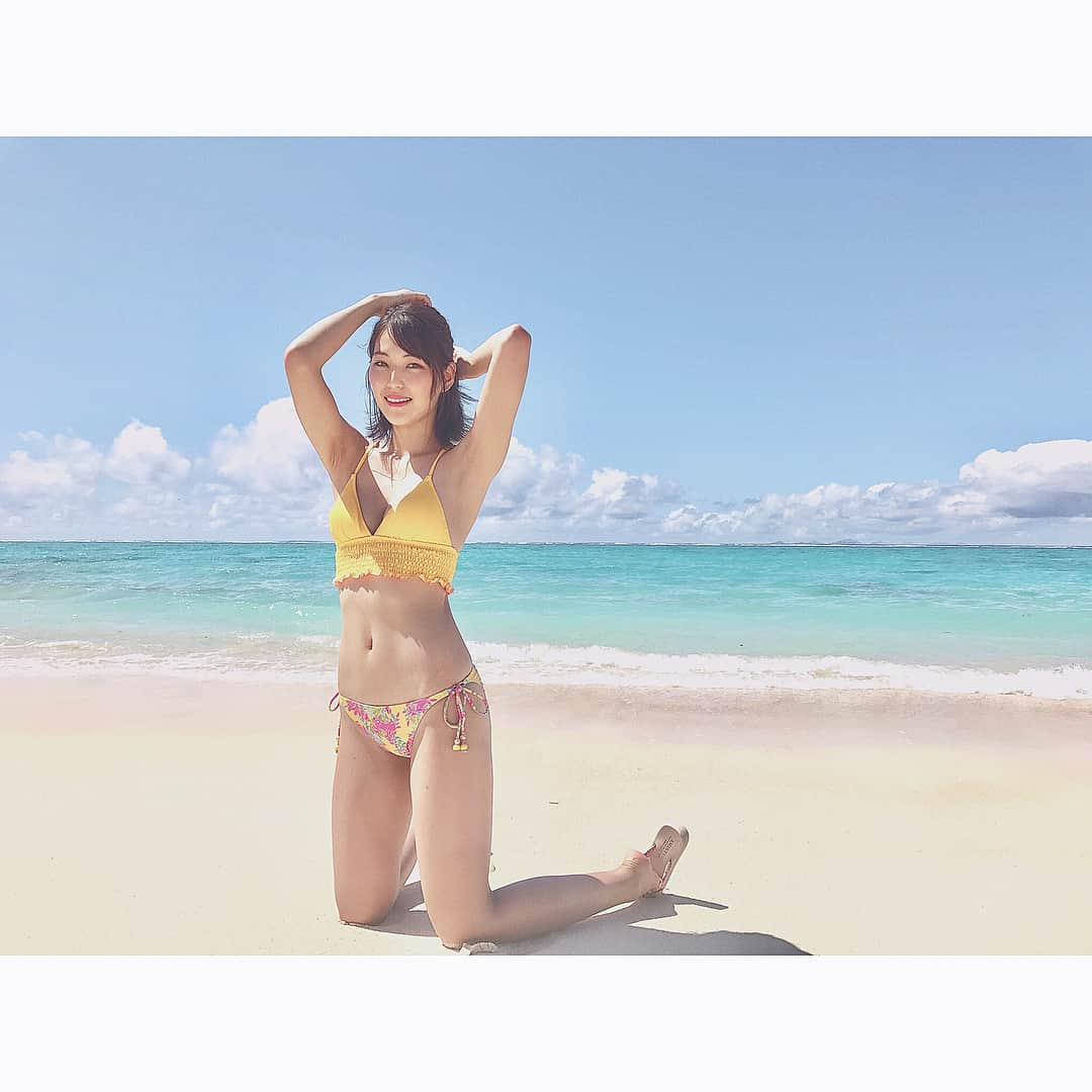 原あや香さんのインスタグラム写真 - (原あや香Instagram)「気づいてくれた方もいましたが、、 現在放送中のガンホー『妖怪ウォッチワールド』のCMに大学生役で出演してます！坂口健太郎さんがメインです⭐️ ぜひ見かけたら目を凝らしてみてねん🤓✨ #海で撮った写真のグラビア感 #グラビア撮影ではありません #CM撮影 #ガンホー #妖怪ウォッチワールド #女子大生 #沖縄」7月24日 18時31分 - haraaya_
