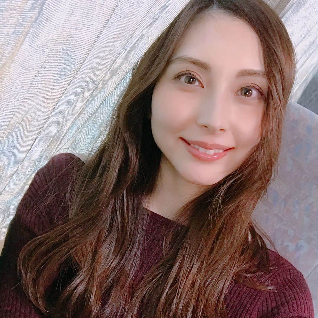 大塚まゆりのインスタグラム：「朝早くから撮影でした♪ 久しぶりの早起き&ロケで楽しかった✨ #model #shooting #lip #beauty #makeup #hairmake #hairstyle #oggi」