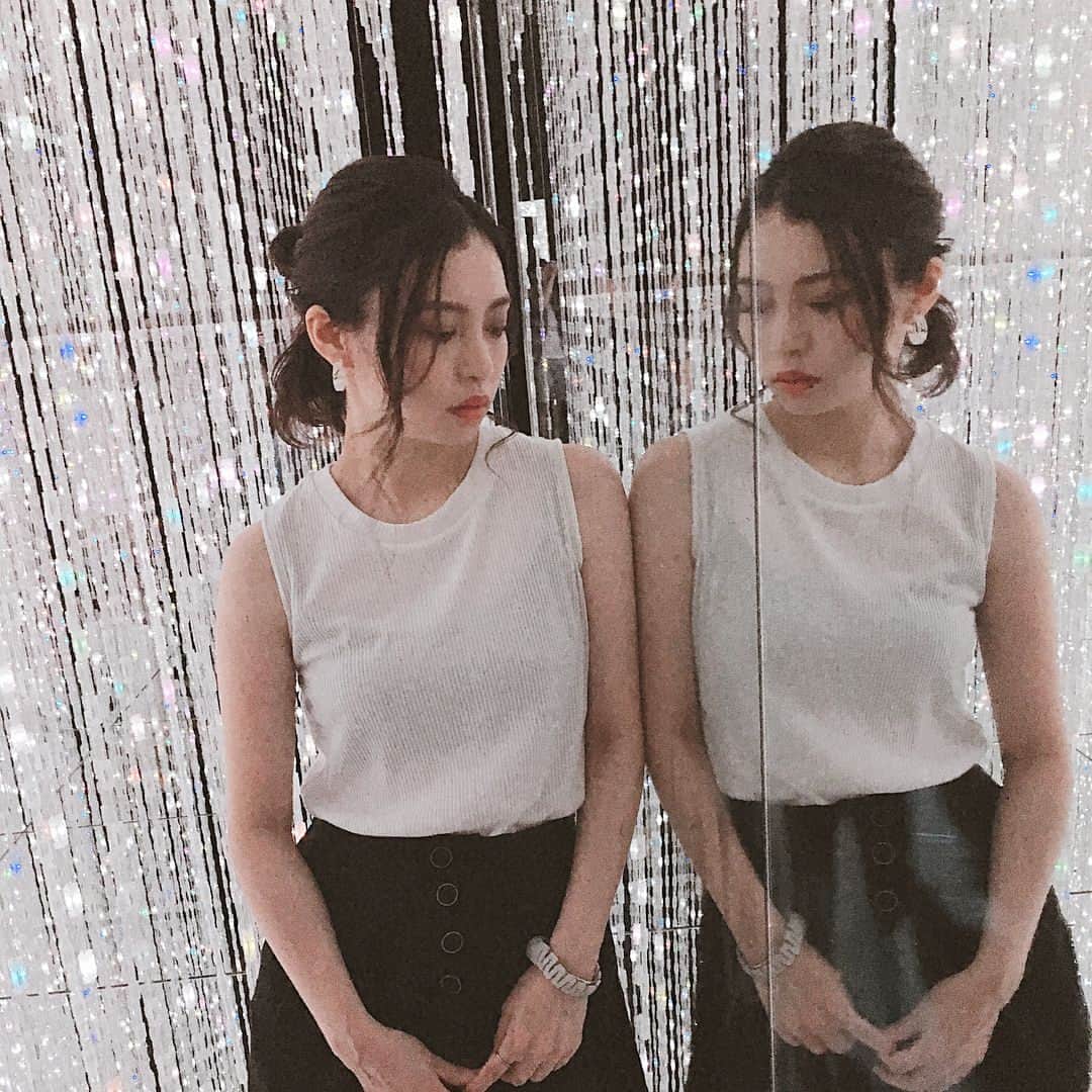 のインスタグラム：「teamLab🌟planets 豊洲行くまでに50分くらいかかったんだけどその半分はえみりとひたすら笑ってたせいか着くの早かったww . #japan #tokyo #toyosu #teamlab #teamlabplanets #summer #time #girls #bff #dayoff #style #happy #2018  #instagood  #除菌シート必須 #笑」