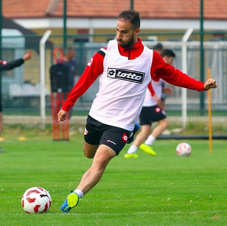 ウムト・ギュンドアンのインスタグラム：「🔴⚪️⚽️💪」