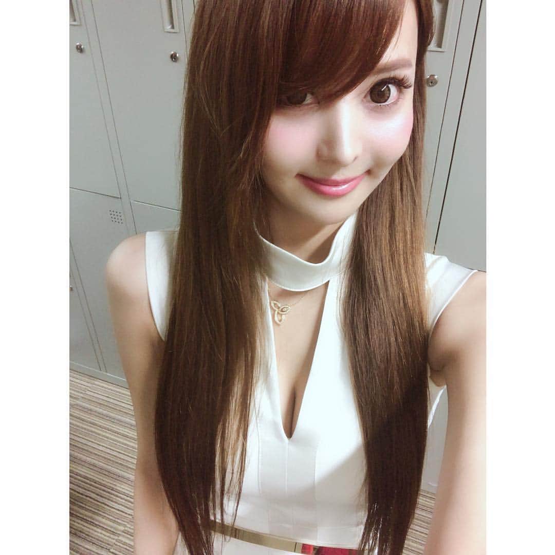 望月美穂のインスタグラム：「@maison_de_beaute_official の新作〜♡ . 昨日から北新地のエースにいます♡♡ . お盆休みまで出勤します((( *´꒳`* )))♡ 関西弁マスターするぞっ💓 . . #maisondebeaute#メゾンドボーテ #ドレス#新作 #大阪#北新地 #エースファクトリー#クラブエース #キャバクラ#キャバ嬢#キャバ #osaka#kitashinchi #フォローミー#followme#follow #tagsforlikes#tflers#instagood #instalike」