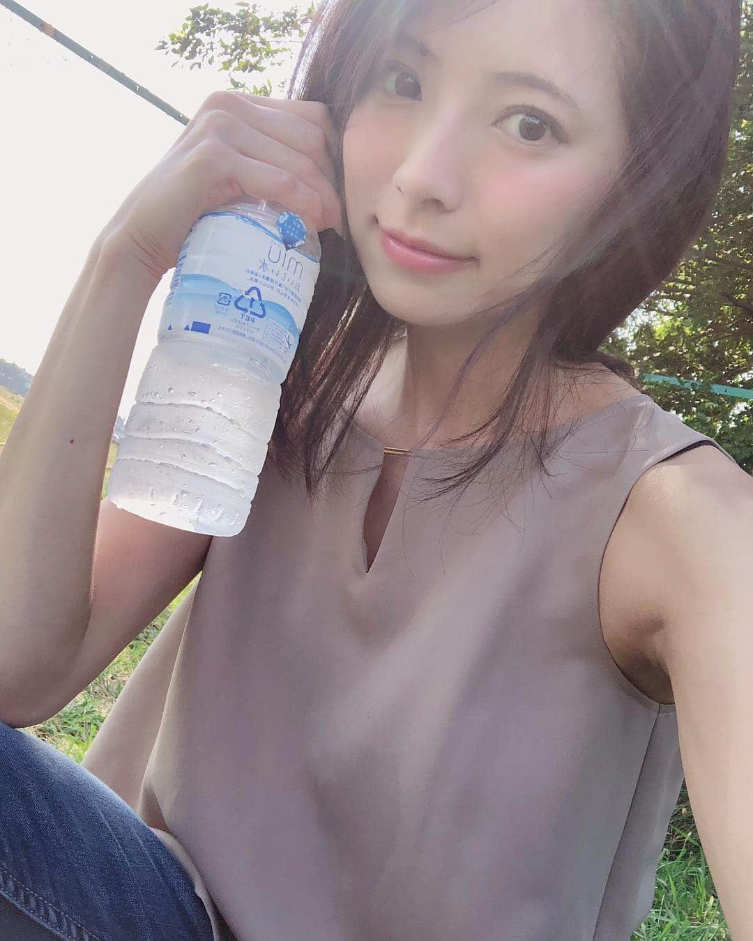 橘沙奈さんのインスタグラム写真 - (橘沙奈Instagram)「* 連日危険な暑さが続いてるけど、 みんな水分はこまめに取ってるかな？ 自分が若干水依存症だから、 (こまめに水分取らないと落ち着かない) あんまり水分取らない人見ると心配なる💧 * 熱中症本当に気をつけてね(´･-･`) 防げる事は防ごう🚰！ * #夏 #summer #水分補給忘れずに #みんな無理しないでね」7月25日 7時08分 - an.an.0706