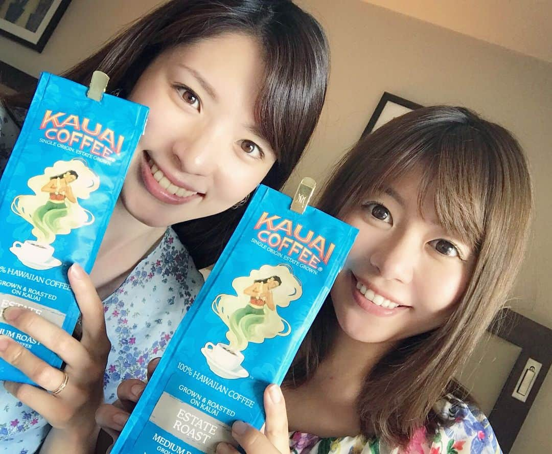 野澤美仁さんのインスタグラム写真 - (野澤美仁Instagram)「カウアイコーヒーのチョコレートが美味しすぎてびっくり！チョコレートの中にコーヒー豆が入っていて、食感もとても好き💓たくさん買って帰ればよかったなー、、 #kauai#coffee #kauaicoffee#hawaii #travel #travelphotography #souvenir #yummy#chocolate #カウアイ#ハワイ#コーヒー#お土産#チョコレート#おすすめ」7月25日 8時44分 - misatonozawa0625