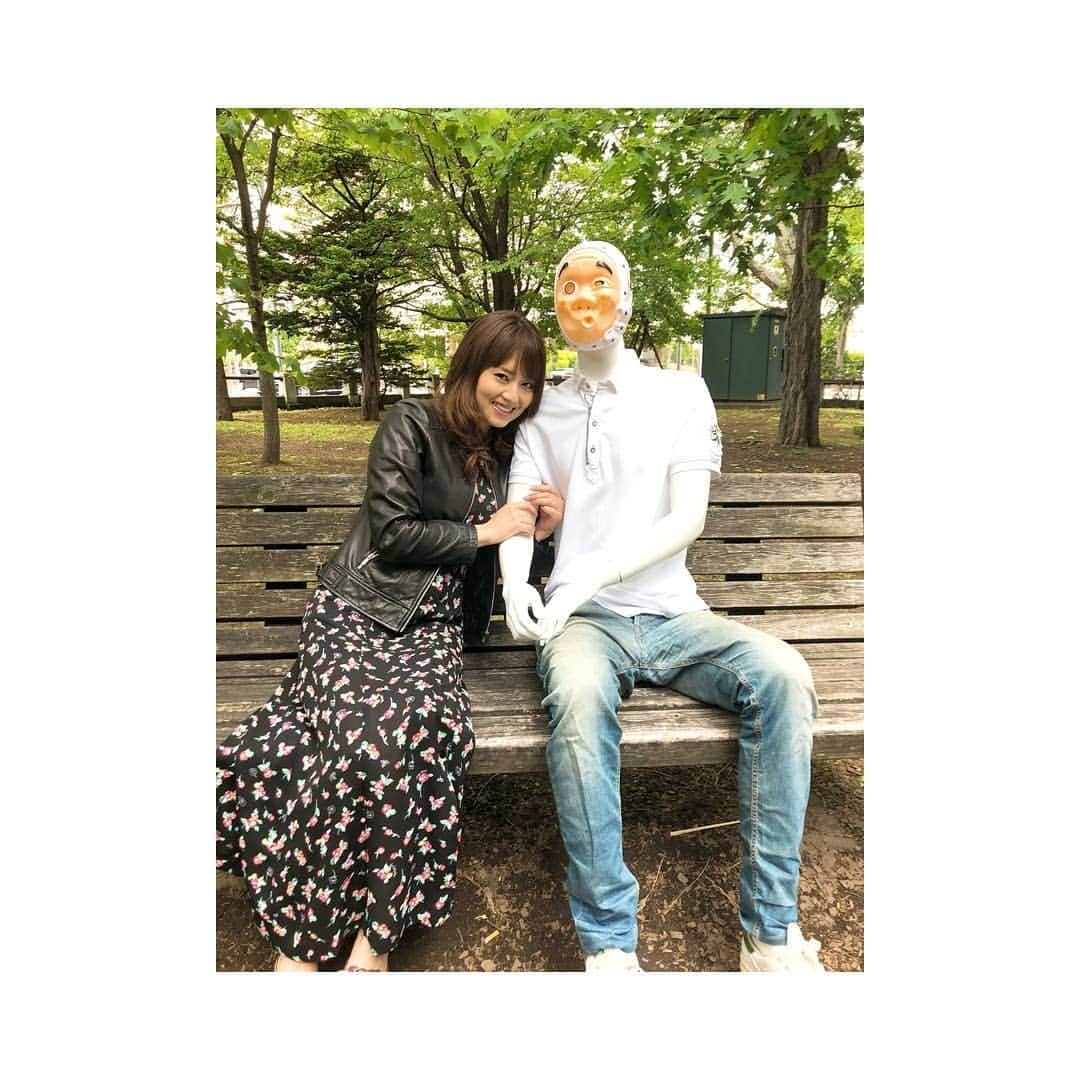 吉沢明歩のインスタグラム：「明日は1日札幌にて全力サラリーマンロケ！！！ 写真は前回のロケの時の。 何してるのかって？ デートです」