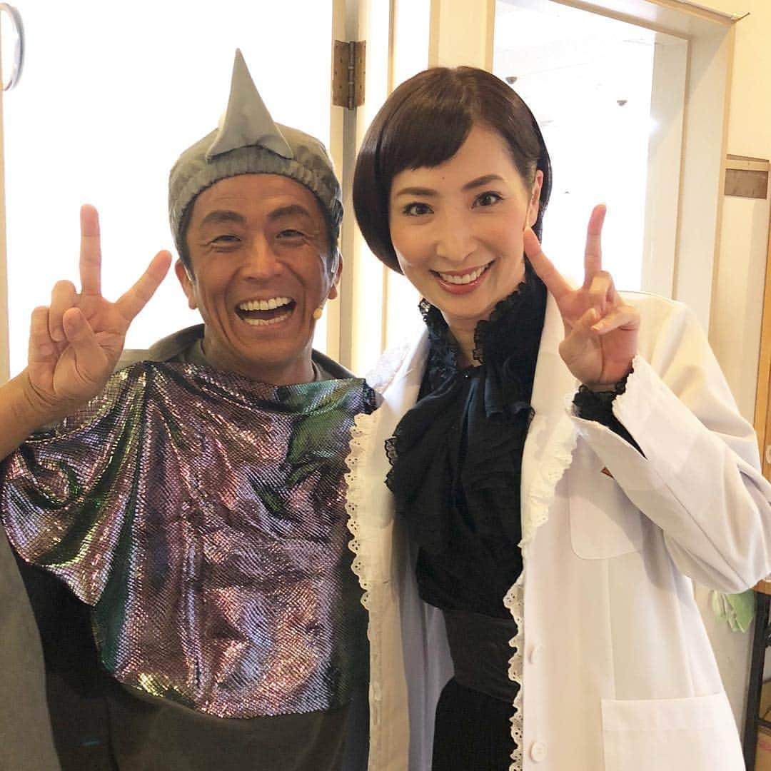 のインスタグラム：「☺︎ラヴ戦争 思い出写真☺︎ 今回 健さんにお声掛けいただいたお陰で 『ラヴ戦争』に出ることが出来ました☺︎ というのもあたしがネプリーグでトンチンカンな 答えを言ったことがきっかけだったようです。笑。 有難いご縁だなと思いました✨ ホリケンワールドは本当に最高でした！！！ 健さんはまず 『ハトさん』から始まるので トゥルットゥーショットです🐦 #集合ーーーー #ラヴ戦争 #堀内健 さん #とても温かい方です #天才だなと改めて確信 #道でハト見るとハトさんたちを思い出す #みんなのハトさん可愛くていつもそでから観てました #真飛聖」