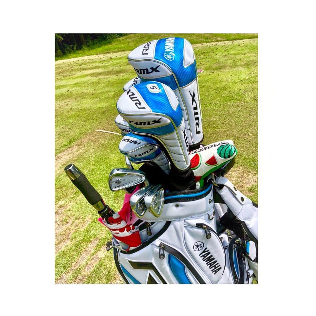 篠原まりあのインスタグラム：「__________** . .  New Headcover .💙 . 青が好きな私にはたまらない . キャディバックもヘッドカバーも パターカバーも夏っぽい .🍉🌴 テンション上がる 〜 ! . . 今週は大東建託レディース 鳴沢ゴルフ倶楽部です . 先週よりもかなり涼しく感じます . ですが ! ギャラリーの皆様は 熱中症対策は必ずして来てください .︎︎︎︎✌︎︎︎✌︎︎︎︎︎」