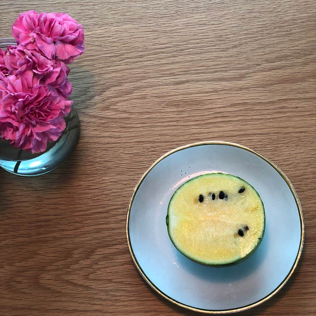 笛木優子のインスタグラム：「🍉💛 今夜22時より 高嶺の花 第3話です。  暑い日が続いております。 みなさん熱中症にはくれぐれもお気をつけて。」