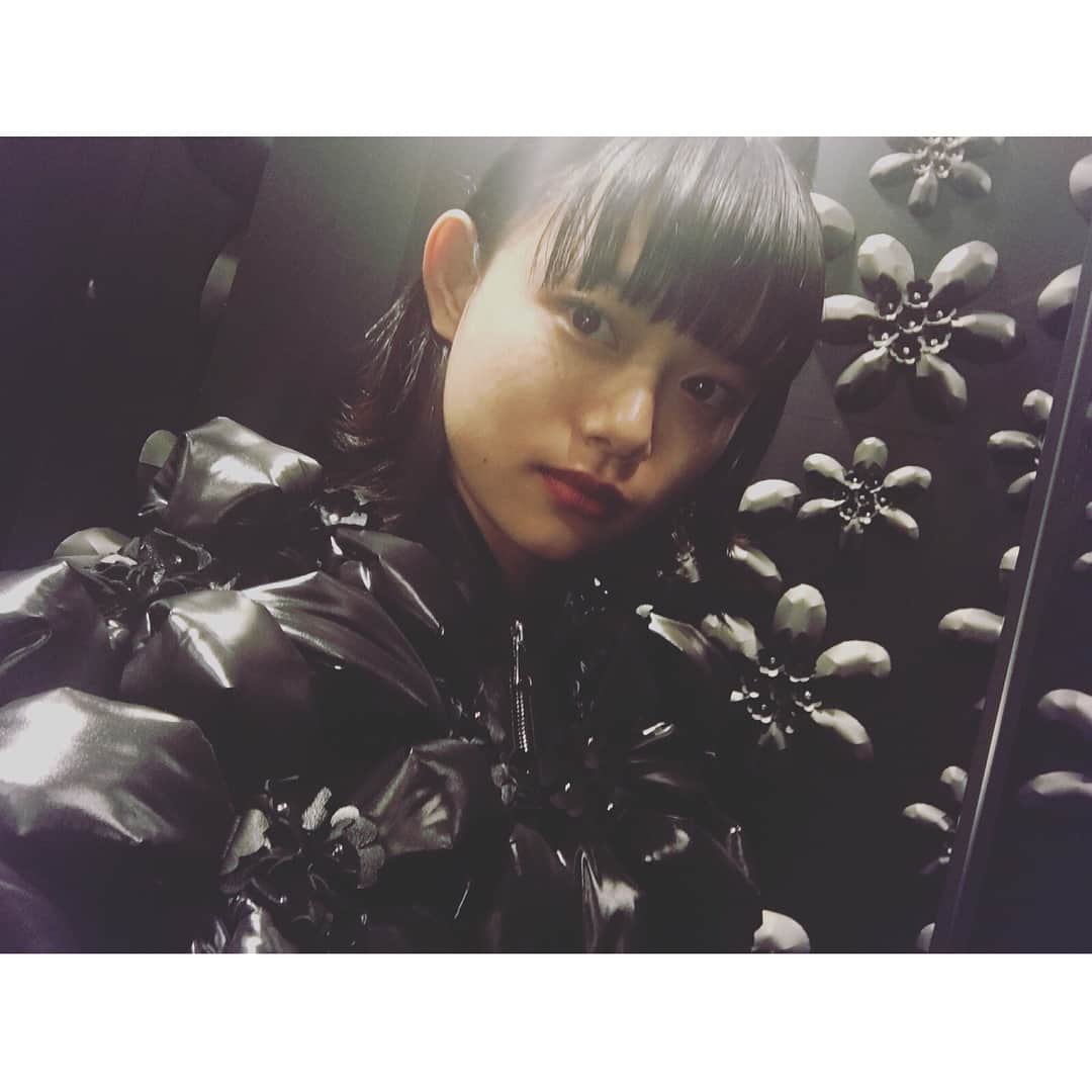 杉咲花のインスタグラム：「#MONCLERNOIR ❤︎」