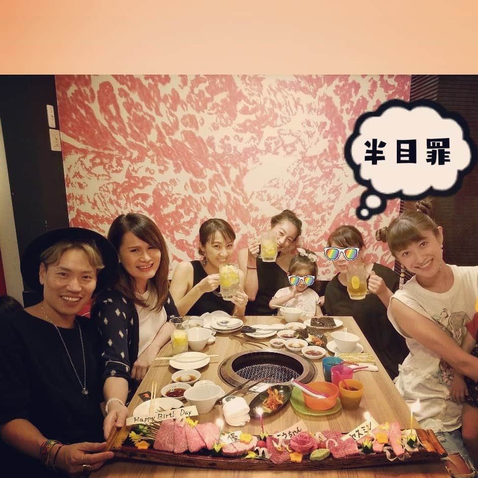 西山茉希さんのインスタグラム写真 - (西山茉希Instagram)「7月の祝日。  #思ひ出ぽろぽろ  #安定のお店で #安定の面子で #安定の笑い祭  5,6,7月BIRTHDAY。  それぞれのおめでとうを一気に祝う会。  #簡単には叶わなくなった会だけど #おめでとうを伝える日は作りたい #3ヶ月まとめてだけど #それぞれにおめでとう #おめでとうができてありがとう  @yu_yamada_  @kohei1906  @yasumi56  @ryoko_ooo  @waya222  焼き肉食べた後に ブリトー携帯ストックしちゃう我等のドン。  たまらんよ。 そのセンス。  集まれる日の乾杯フォトは、 集まれない時期の糧となる。  #みんなちがってみんないい  #みんなそれぞれがんばってるから #尊敬し合える友に感謝 #東京フレンズ」7月25日 17時13分 - maki.nshiyama50