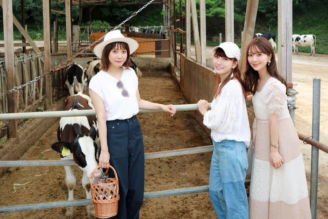 桃さんのインスタグラム写真 - (桃Instagram)「神戸にある弓削牧場へ🐄 ここで愛情込めて作られたチーズたちが、あの大阪のリッツ・カールトンのレストランで使われてるんだよ😢✨チーズ試食させてもらったんだけど、すごく美味しかった🤤  #神戸 #弓削牧場 #作りたてチーズ #大人の社会科見学#RitzCarlton #TheRitzCarltonOsaka #ザリッツカールトン大阪#marriottgourmetjourney #マリオットグルメジャーニー#sourcetotable#LaBaie」7月25日 17時14分 - momo.official