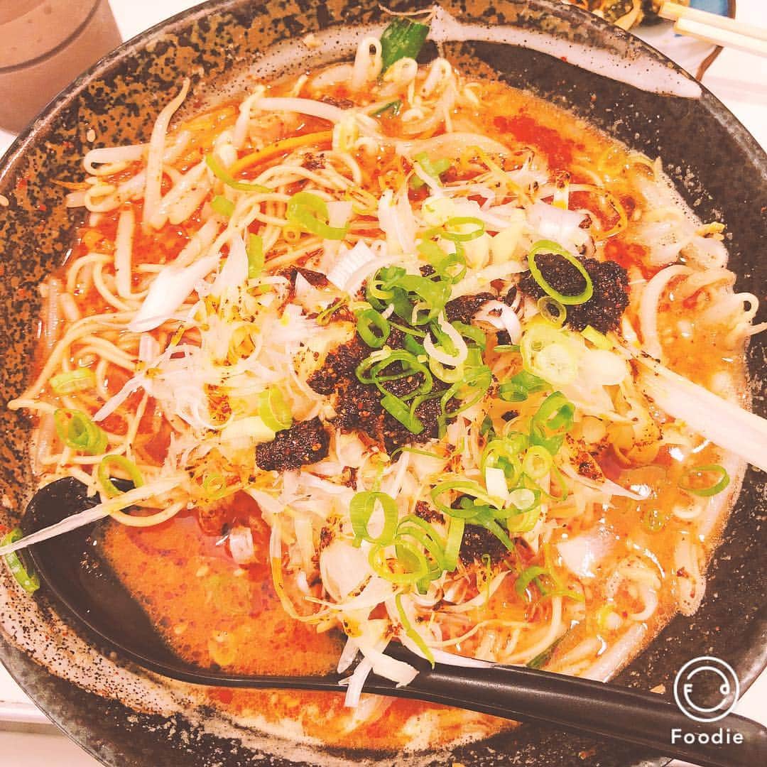 鳥越ゆいなのインスタグラム：「暑い夏こそ激辛ラーメン。  #tokyo #アレアレア #ラーメン #激辛ラーメン #悟空 さん #閻魔の味噌 #2辛 #暑いね #熱中症には気をつけて #塩タブレット」