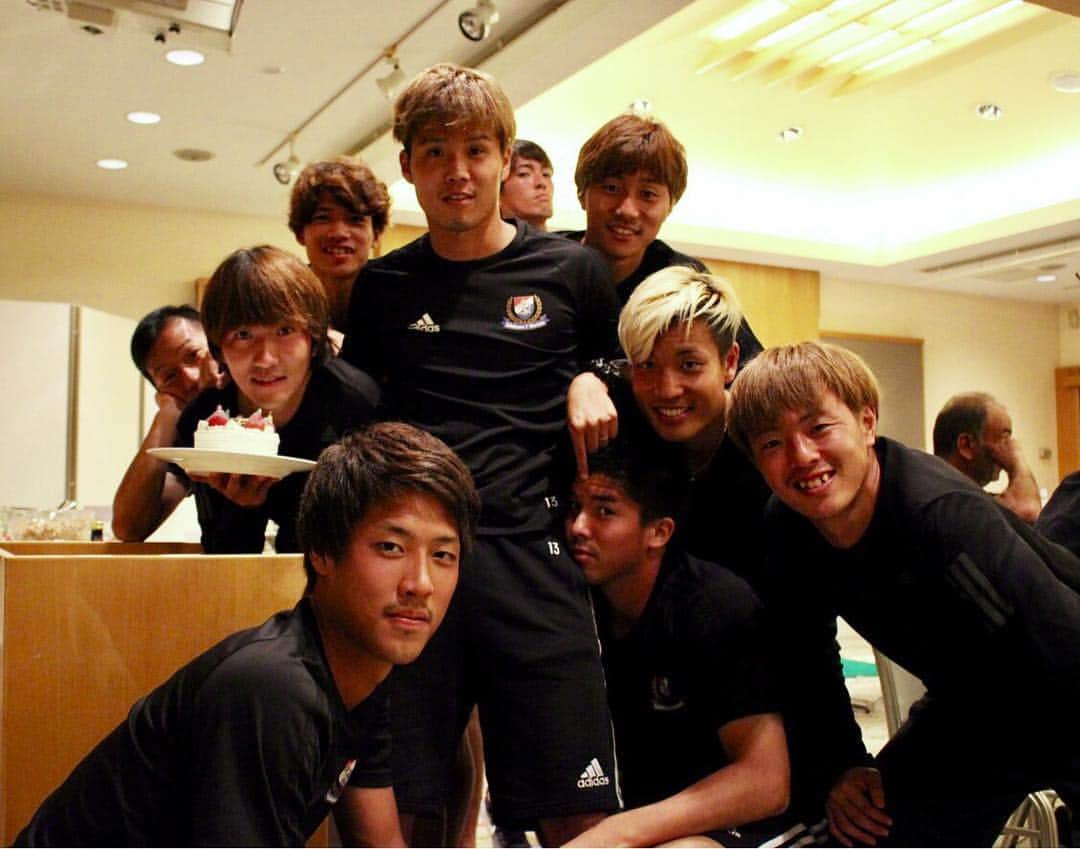 天野純のインスタグラム：「貴史君本当にお世話になりました🙇 2年前ずっと試合出れなくて、一緒に居残りトレーニングしてたのが懐かしい… あの時、貴史君が居なかったら頑張れてなかったと思う‼︎ 対戦できるの楽しみにしてます👍」