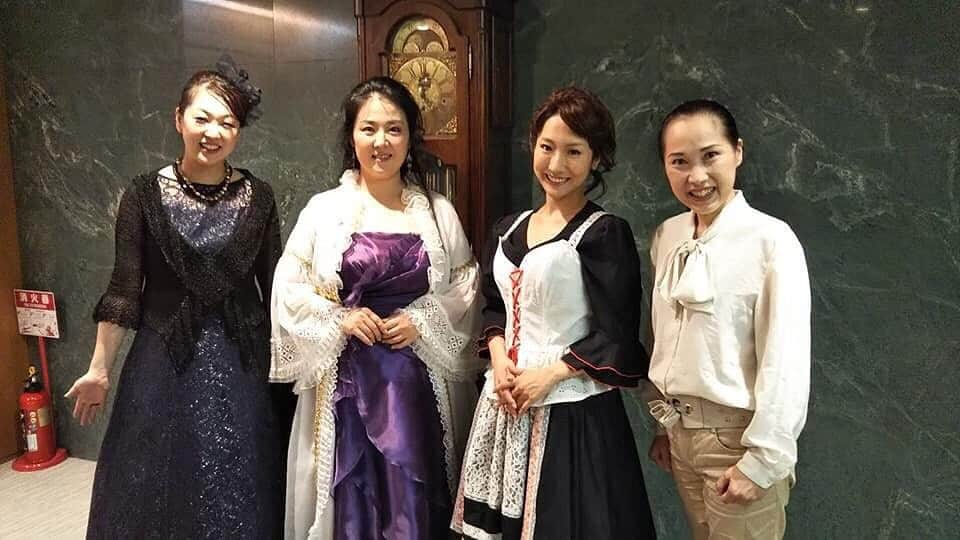 辰巳真理恵さんのインスタグラム写真 - (辰巳真理恵Instagram)「7/16『フィガロの結婚』シリーズ⑦  女性チームで🎀  右から ケルビーノ役の岡崎秀子さま、 伯爵夫人役の及川睦子さま、 マルチェッリーナ役の菅原みずほ様と💕  ありがとうございました💖  #フィガロの結婚 #松尾洋先生没後10年メモリアルコンサート  #東京オペラプロデュース #東京オペラプロデュースメンバー #メモリアルコンサート#及川睦子 様 #岡崎秀子 様 #菅原みずほ 様 #スザンナ #スザンナ役 #一橋大学佐野書院 #lenozzedifigaro #susanna #mozart #opera #sopranosinger #soprano #cantantelirica #初役 #いつか全幕通して歌いたい #感謝 #lesnocesdefigaro #themariageoffigaro #diehochzeitdesfigaro #辰巳真理恵 #marietatsumi #tatsumimarie #写真7枚目」7月26日 7時10分 - tatsumimarie