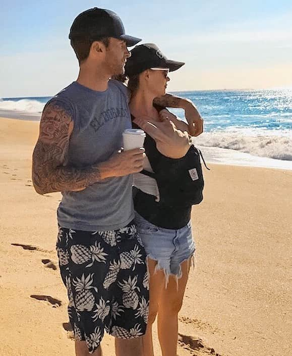 アダム・レヴィーンさんのインスタグラム写真 - (アダム・レヴィーンInstagram)「How’s your summer?🌞🌊」7月26日 5時08分 - adamlevine79