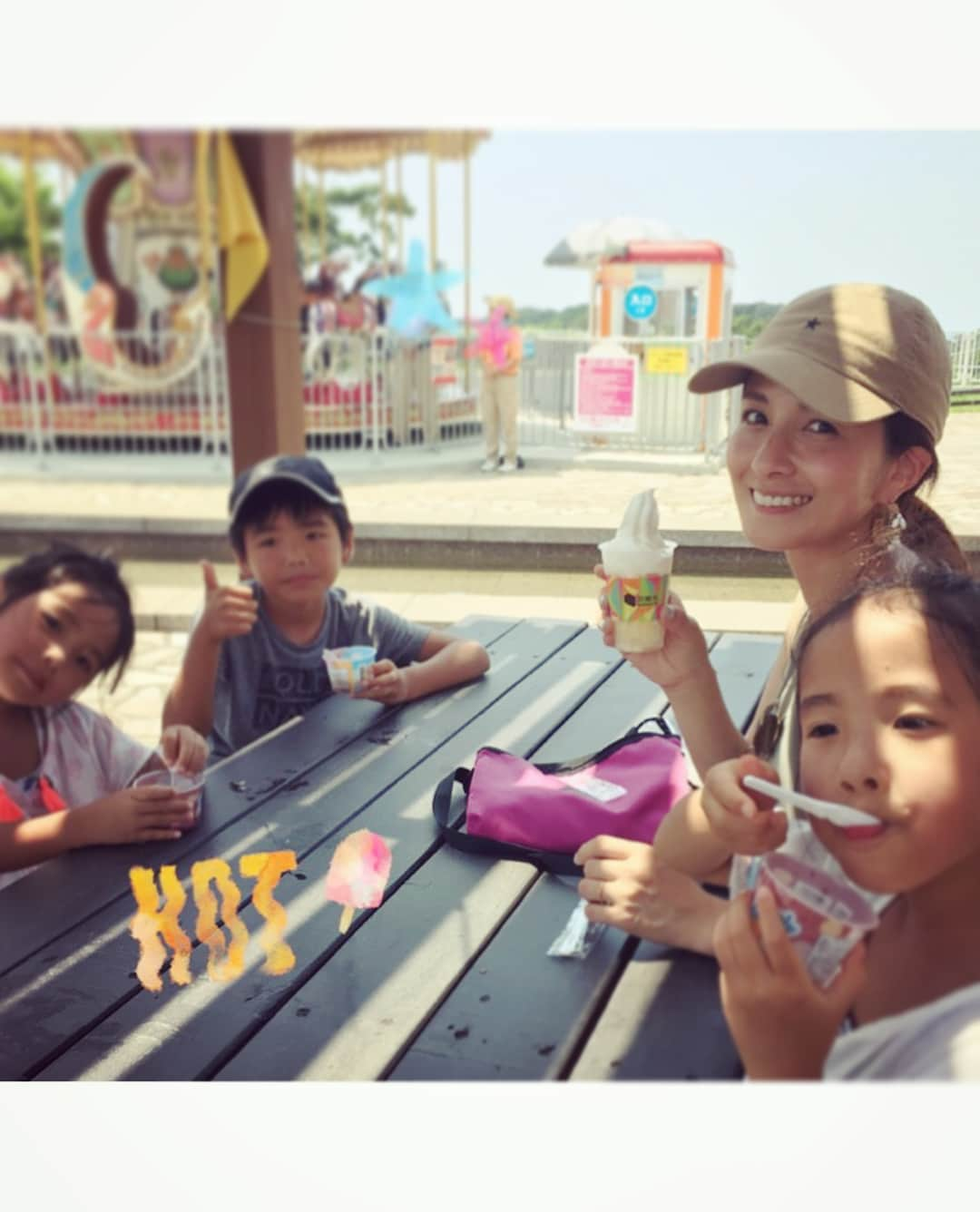 松木里菜さんのインスタグラム写真 - (松木里菜Instagram)「夏休みが始まり6日間ほど。  毎日見事に行事やお友達とのお約束びっしり❤︎海にも既に4回入り私もすっかり真っ黒です☺️✨ . . しかし、えみかがおととい突然の高熱でダウンしてしまい眠れぬ夜を過ごしましたがひとまず元気になったのでホッ。。 . 子供は急に具合が悪くなるので油断してはいけませんね💦ちょっとした変化も見逃さないように気を付けてあげないと。。😞 . . . 2枚目だけ去年の写真🙏 載せられずにいた別府のホテルにて✨. カメラマンはパパ📸. . パパがいないと夏休みやっぱり大変だ😭  #8月末には佐賀に行きます#家族全員楽しみにしてる最大イベント❣️ #会いたい人も行きたいところもたくさん #佐賀さいこう ✨✨ #楓は毎日鳥栖の友達と遊ぶんだって大張り切り😂 #最後に楓の今日の美容室帰りのイケてる姿を📸w #本田ヘア (本田圭佑選手)らしいです👍❤︎ ちなみに 前回は槙野ヘアにしてもらったと言ってました😂⚽️ そんな長男明日からサッカー合宿‼︎ 台風どうなるかなぁ、、🙏」7月26日 15時33分 - rinamatsuki613