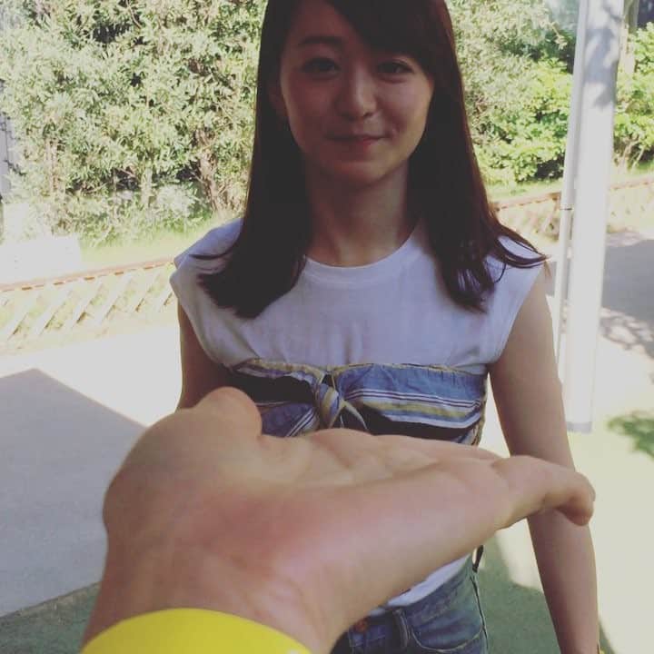 須黒清華のインスタグラム：「今日お誕生日の片渕アナ♡ おめでとう〜‼︎ というわけで、この前のバーベキューでの、可愛すぎる手乗り片渕をアップ♡ も〜♡ 可愛すぎてキュンキュンしちゃう😍✨ 可愛い〜‼︎ って大はしゃぎの私たちの声入り（笑） #片渕茜 #お誕生日 #バースデーガール👸」