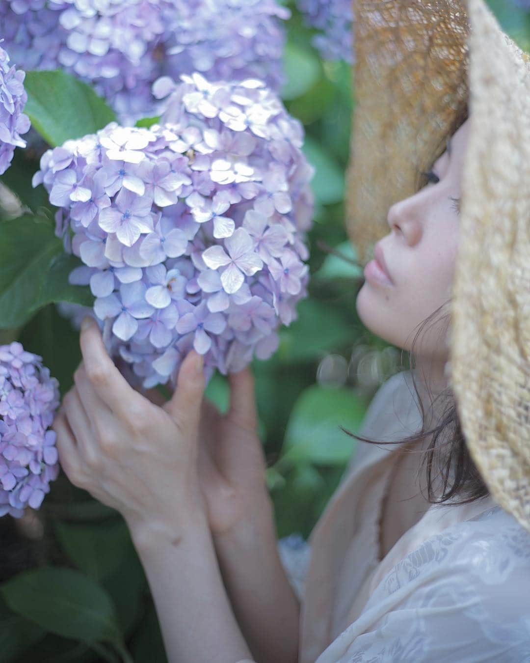 masa_sunのインスタグラム：「💠 . . . . . 手が届かなくっても 努力するのが生きること by朝ドラ #hydrangea #アジサイ #フィルム写真で繋がりたい  #カメラ好きな人と繋がりたい #ファインダー越しの私の世界 #写真好きな人と繋がりたい #写真撮ってる人と繋がりたい #お洒落さんと繋がりたい #土曜日の小旅行 #オールドレンズに恋をした」