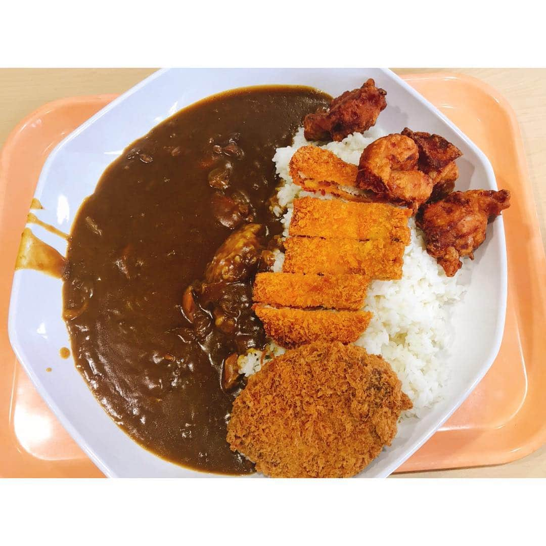 宮原華音さんのインスタグラム写真 - (宮原華音Instagram)「日体大名物？！日本一カツカレーを初めて食べました🍛🍴米1.2kg友達と3人で食べたけど苦しかったです😂でも美味しかったー🤤💓 #日体大 #nssu #日本一カツカレー #学食 #カレー #カレーライス #カツカレー #大盛り #大食い」7月26日 9時28分 - miyahara_kanon