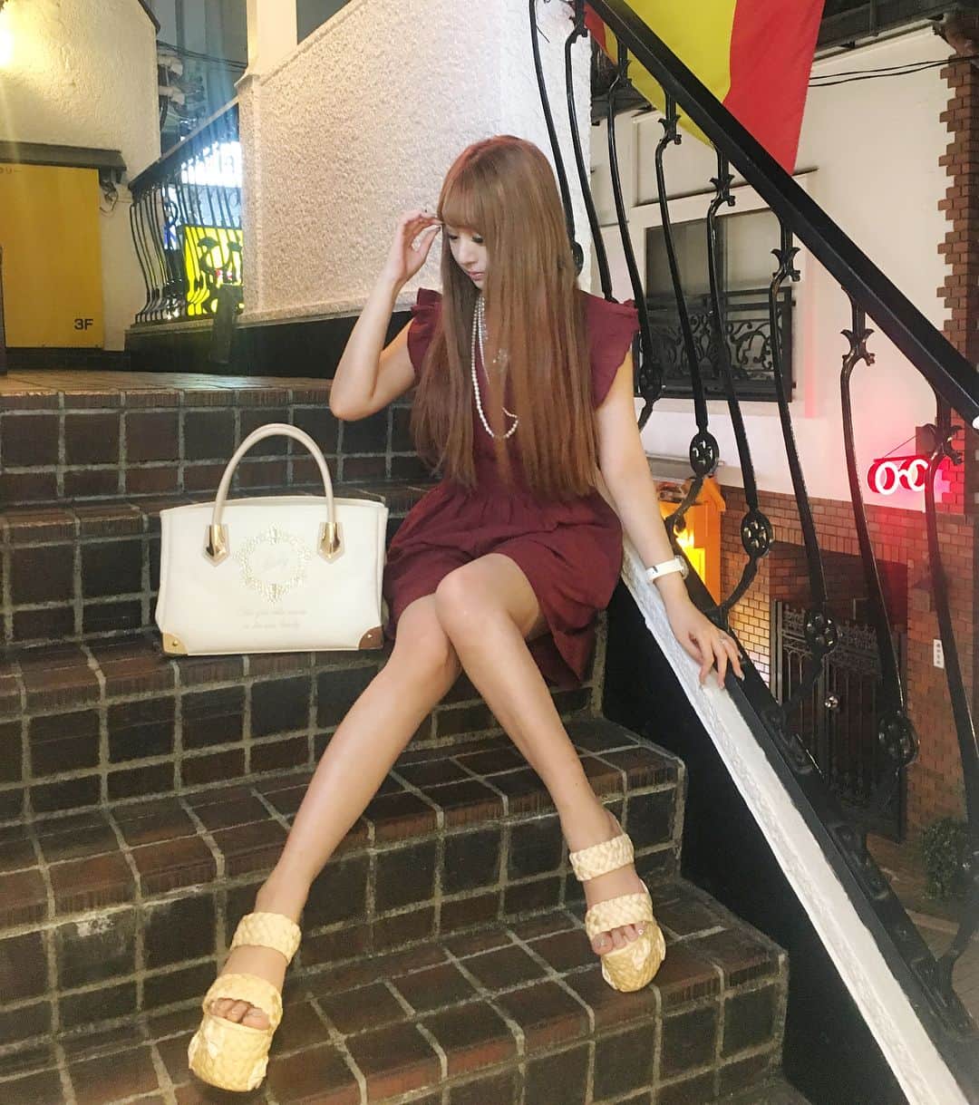 桜井莉菜さんのインスタグラム写真 - (桜井莉菜Instagram)「アイスクリームうんまー😍❣️ コーンのところまで美味しいとか最強かッ😋💕 この日の全身コーデの詳細は最後の写メにタグ付けしてるよん❤️❤️❤️ 今日は久々のOFFだー👀💖 むふふ💗  #ootd#code#fashion#アイスクリーム#love」7月26日 9時37分 - rina__sakurai