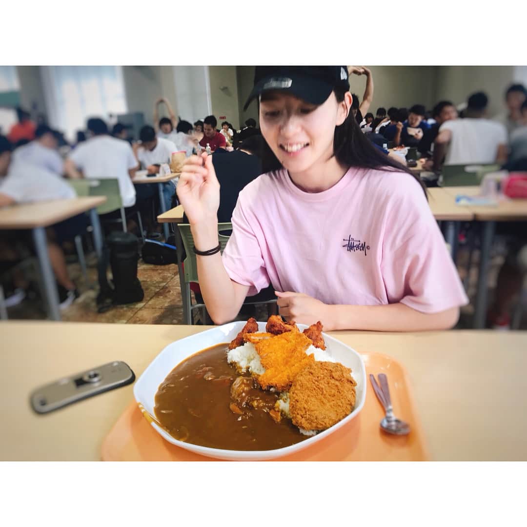 宮原華音さんのインスタグラム写真 - (宮原華音Instagram)「お腹ぺこぺこだったし余裕でしょ！！って話してたけど、最後は苦しくて苦しくてお腹パンパンになりました。 なめてた完全に…  #日体大 #nssu #カレー #カレーライス #カツカレー #日本一カツカレー #大盛り #大食い」7月26日 9時38分 - miyahara_kanon