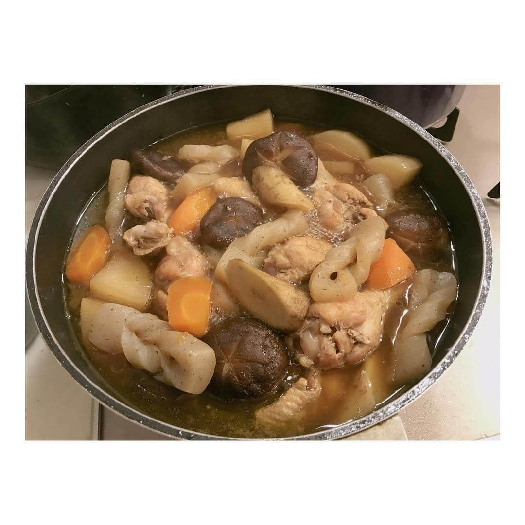 辻希美さんのインスタグラム写真 - (辻希美Instagram)「筑前煮（＾ν＾） #昨日の夕飯 #筑前煮 #久しぶりに作った #大根の切り方とか忘れてた #なんか地味にショックな瞬間 #味は完璧でした #自分で言っちゃうよ #笑」7月26日 12時36分 - tsujinozomi_official