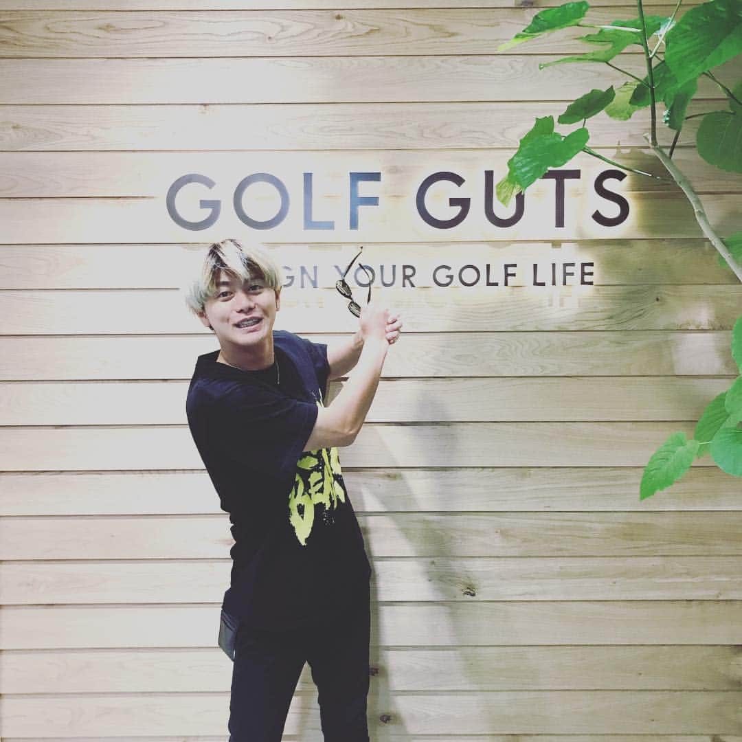 山田親太朗さんのインスタグラム写真 - (山田親太朗Instagram)「小栗さんにも翔平にもゴルフぐらいは負けないように練習はじめました笑  まずは、フォームから！  #golfguts」7月26日 14時05分 - shintaro.y