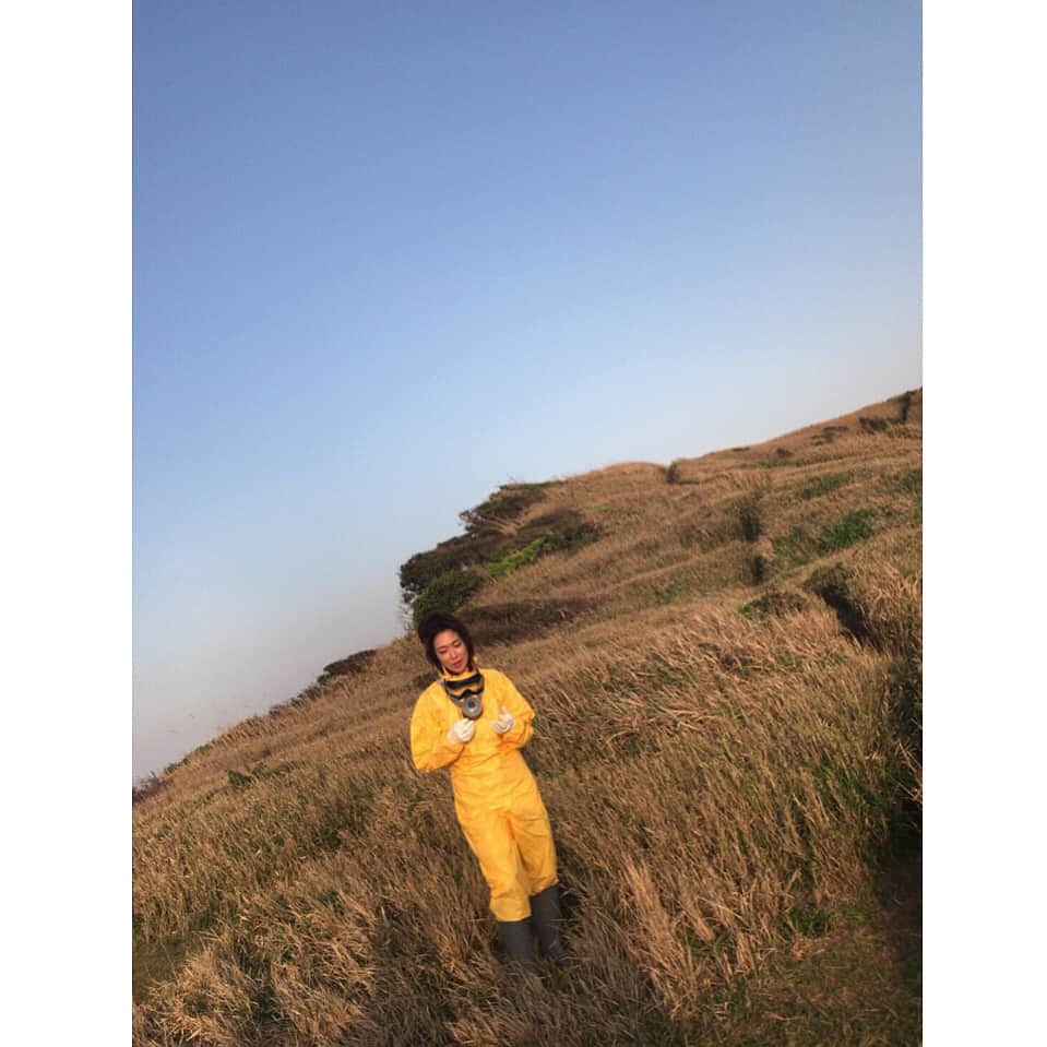 若村麻由美さんのインスタグラム写真 - (若村麻由美Instagram)「❣️酷暑お見舞い申し上げます。大雨や猛暑による被害が続く中、台風も近づき、益々警戒が必要な今年の夏、環境について考えずにはいられません。 . 9月からの三人芝居『チルドレン』は、ルーシー・カークウッドが環境について書きたかったという問題作です。今年、トニー賞にノミネートされました。 公演詳細 http://www.parco-play.com/s/program/children/ . #若村麻由美 #MayumiWakamura #thechildren #LucyKirkwood #Broadway #WestEnd #Tokyo #日本初演 #チルドレン #小田島恒志 #栗山民也 #高畑淳子 #鶴見辰吾 #parcostage #埼玉 #彩の国さいたま芸術劇場 #東京 #世田谷パブリックシアター #愛知 #穂の国とよはし芸術劇場PLAT主ホール #大阪 #サンケイホールブリーゼ #高知 #高知市文化プラザ #福岡 #北九州芸術劇場中劇場 #富山 #富山県民会館 #宮城 #えずこホール大ホール」7月26日 14時43分 - mayumiwakamura_official