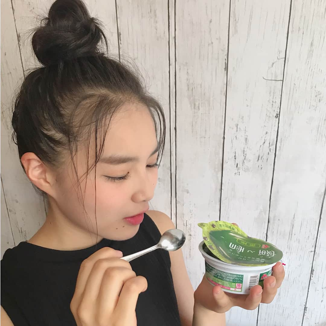 箭内夢菜さんのインスタグラム写真 - (箭内夢菜Instagram)「🍨💓 みなさん*ﾟ私が出演させて頂いている、森永乳業さんのCMのアイス「蜜と雪」は食べて頂けましたか？☺️いちご・レアチーズ・抹茶！どれもすっごくおいしいですが、私は特に抹茶が好きです🍵  夏にはぴったりですね☀︎ まだ食べてない方は、ぜひぜひ食べて頂けたら嬉しいです♡  #蜜と雪 #森永乳業」7月26日 15時08分 - yumenayanai_official