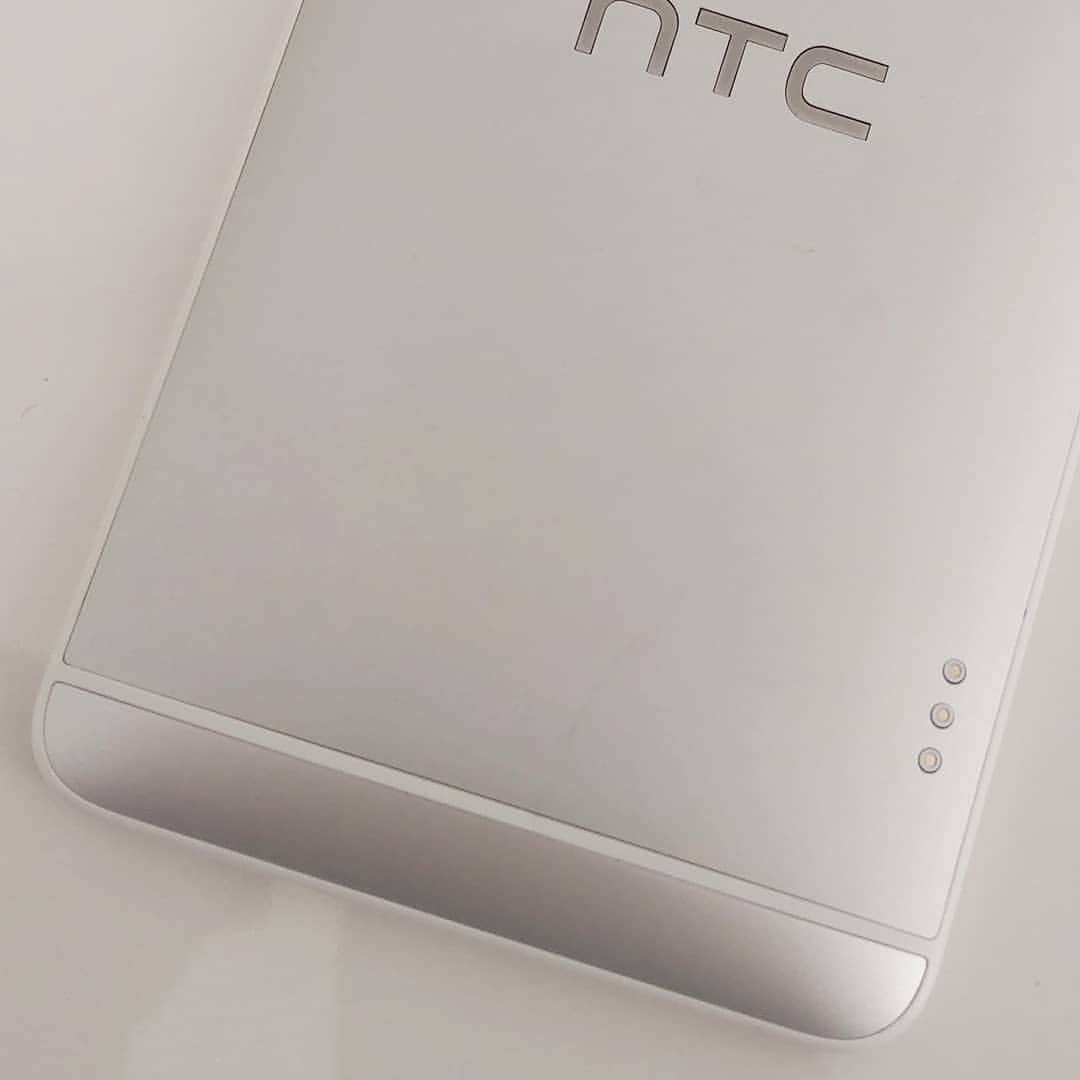 のインスタグラム：「Happy #throwbackthursday! Take a look at our Instagram Story to take a look at an HTC device that truly took it to the max!」
