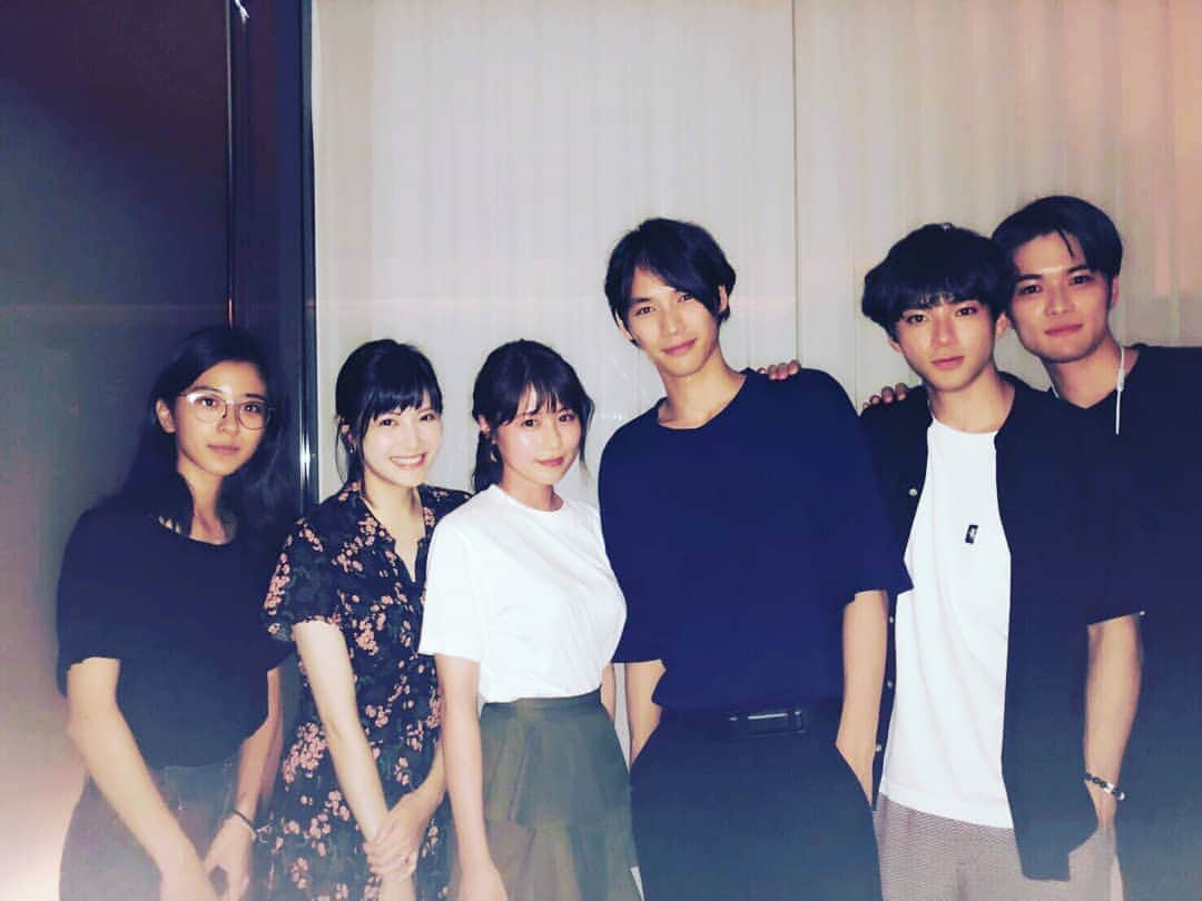 山田裕貴さんのインスタグラム写真 - (山田裕貴Instagram)「『 #ストロボエッジ 』 同窓会 ありさねぇさんはお子さんもいて…泣 "ただ泣いて、笑って、過ごす日々に 隣に立って、居れることで 僕が生きる意味になって"  #福士蒼汰 → #一ノ瀬蓮  #有村架純 → #木下仁菜子  #山田裕貴 → #安堂拓海  #佐藤ありさ → #是永麻由香  #入江甚儀 → #是永大樹  #黒島結菜 → #杉本真央」7月27日 1時29分 - 00_yuki_y