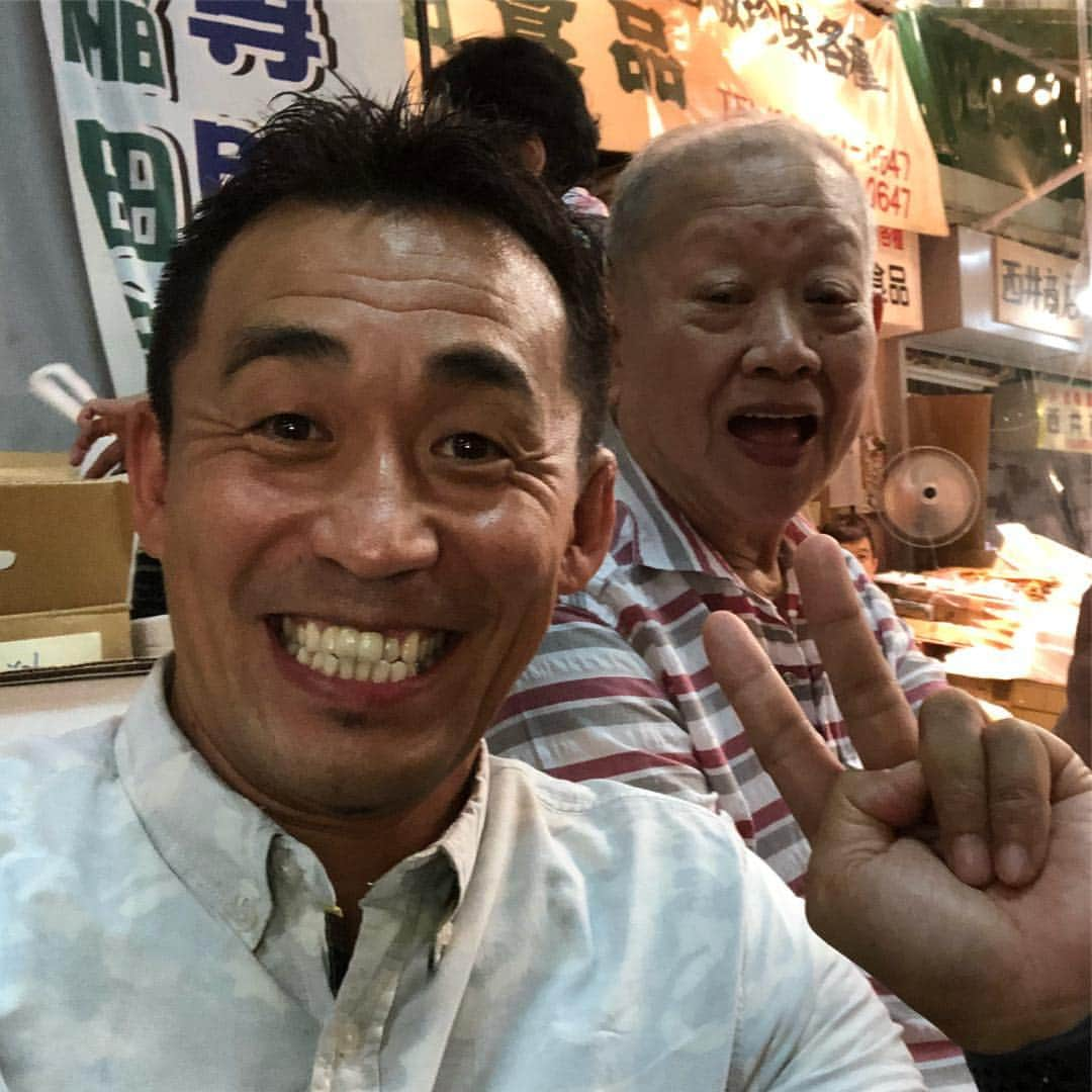 石田靖さんのインスタグラム写真 - (石田靖Instagram)「テレビ大阪❼『大阪人の新常識〜OSAKA LOVER』ロケで鶴橋へ 関西ジャニーズJr.の向井康二くんと鶴橋の新常識調査へ😆 焼肉の街、鶴橋の知られざる歴史に驚きOAお楽しみに‼️ #テレビ大阪 #大阪人の新常識 #OSAKA LOVER #8月18日OA #鶴橋 #焼肉 #関西ジャニーズJr #向井康二 #親子やん #instagram  #instagood  #一期一笑  #石田靖」7月26日 20時27分 - yasulog