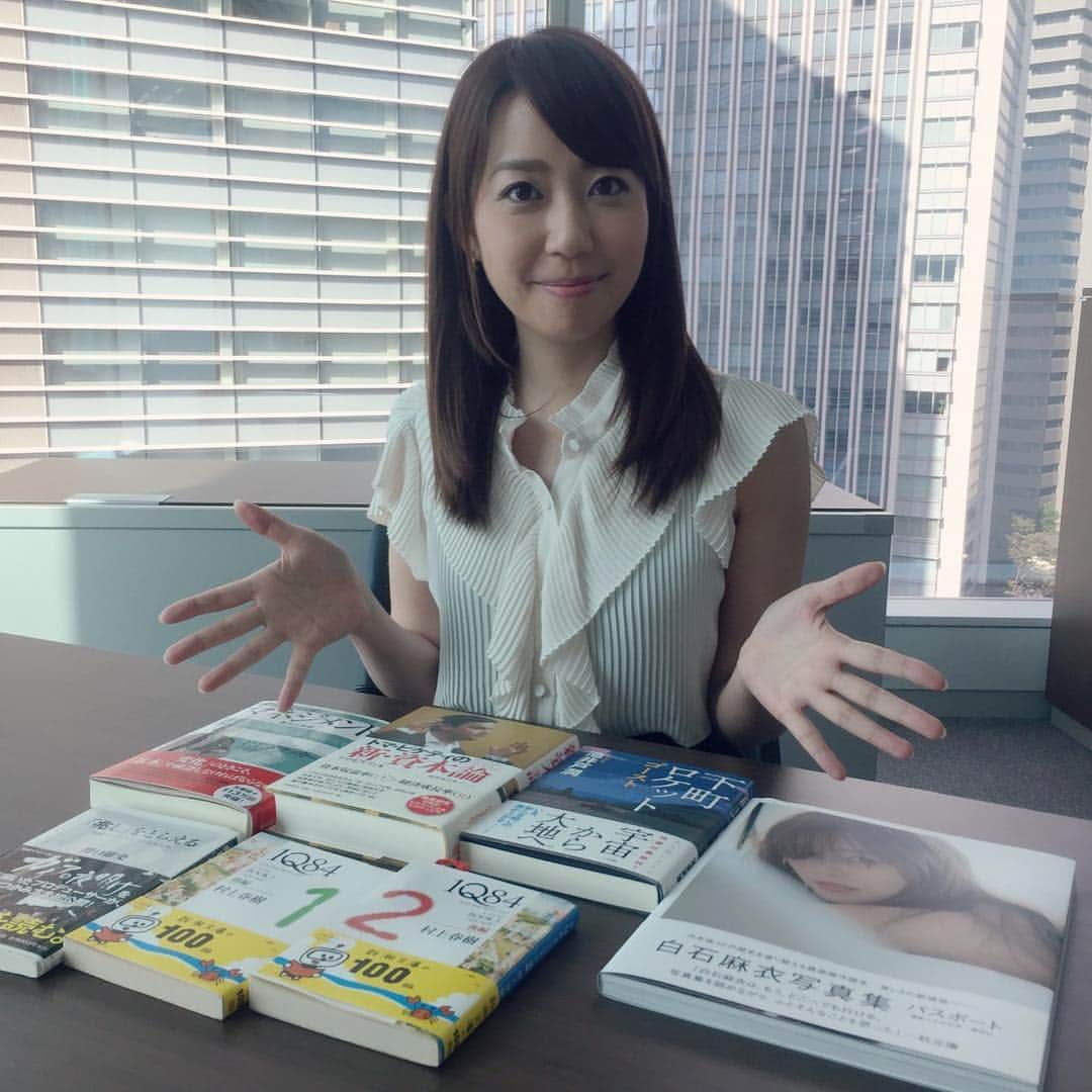 須黒清華のインスタグラム：「読み終わった本、いらなくなったもの… 売りたいと思った時、皆さんはどうしていますか⁇ 店舗に持ち込んだり、アプリを使ったり、集荷を申し込んだり、選択肢はここ数年でかなり増えましたよね。 一方で、中古品業者は厳しい競争を強いられています。 今日はそれぞれの業者が生き残りをかけた、新たなサービスを取材。 そして、店舗とアプリで同じ本を出品して、価格の差が出るのか、検証します‼︎ 放送はこの後11時からです。 #ワールドビジネスサテライト #中古品販売」