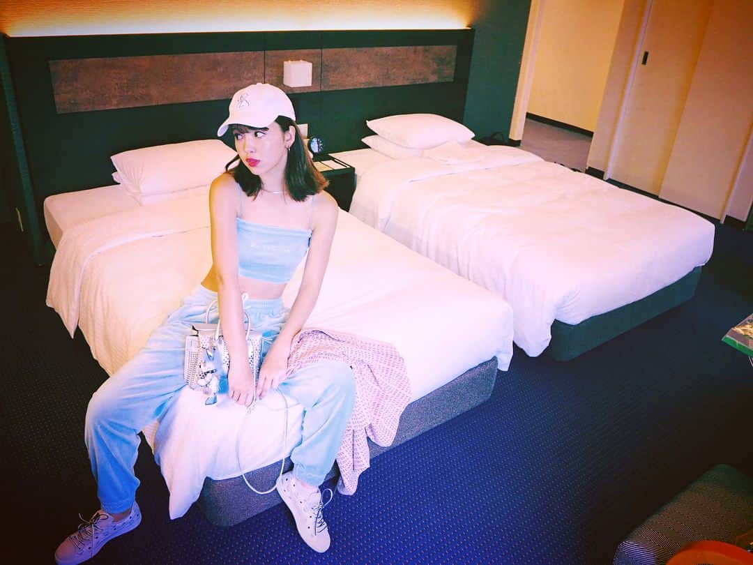 藤田ニコル（にこるん）さんのインスタグラム写真 - (藤田ニコル（にこるん）Instagram)「新幹線着🌺  らくちん。  #今日の仕事ホテルが控え室でした。 #そゆのじゃないよ笑」7月26日 22時20分 - 2525nicole2