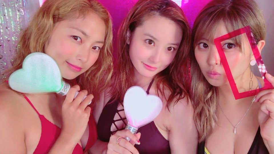 のインスタグラム：「ナイトプール2 #pool #girls #night #fun #beautiful #view #cute #pink #swim #summer #ナイトプール #映え #楽しかった #かわいい #久しぶりの #この子達と」