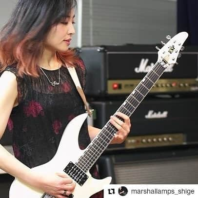 Yukiさんのインスタグラム写真 - (YukiInstagram)「シゲさんいつもありがとうございます(人´∀`*) #Repost @marshallamps_shige (@get_repost) ・・・ マーシャル・ブログ更新しました！ Marshall Blog updated!  marshallblog.jp  @d_drive_gt_yuki  #marshall #marshallamps #marshallblog #guitarist #rock #guitar #guitars #guitarra #guitarists #girlguitarist #femaleguitarist #d_drive #yuki #d #drive #sony #xperia #マーシャル #アンプ #バンド #japan #japanesewoman #ESP #ゆき #ギター #尚美ミュージックカレッジ専門学校」7月26日 23時51分 - d_drive_gt_yuki