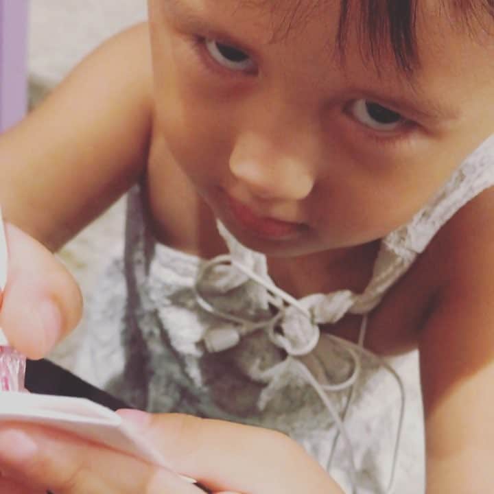 橋本麗香のインスタグラム：「キミのその強い眼差し😻 クラクラするよ❤️💋💋💋 ． #書くよもう🤬 #ふぅんっ！ #リリース上手 #きゃーちゃん0219  #ドラマクイーンなキミが好き」
