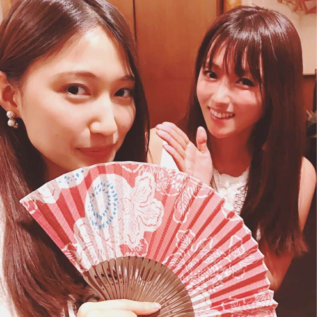 深田恭子さんのインスタグラム写真 - (深田恭子Instagram)「先日、大野いとちゃんのお誕生日お祝いをしました🎂2人で待ち合わせしていてサプライズでいきなり土屋太鳳ちゃん登場❤️いとちゃんに内緒で太鳳ちゃんと打ち合わせしていて、チアダンの撮影で忙しい中駆け付けてくれました❣️いとちゃんは太鳳ちゃんの突然の登場であまりにびっくりしてうるうる...それをみて3人でまたうるうる😢実はこの3人で会うのは昨年お花見でお食事に行った以来なので大分久しぶり😍やっと会えました😆いとちゃんたおちゃんは私にとって癒しなのです💕あぁ可愛かった🐣🐥🐰 #最近はいつでもどこでも1番上のお姉ちゃん #大野いと ちゃん #土屋太鳳 ちゃん #kyokofukada」7月27日 11時36分 - kyokofukada_official