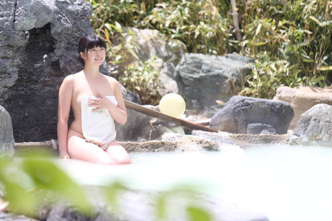 しずかちゃんさんのインスタグラム写真 - (しずかちゃんInstagram)「群馬県にある 万座温泉「湯の花旅館」 ・ 復活した温泉 ・ 真っ白で硫黄のかおりたっぷり とっても気持ちの良い温泉です ・ #しずかちゃん #やさしいライン #温泉 #温泉モデル #onsen #hotsprings #model #だらしないからだ #nakedwoman #asiannude #asianbeauty #womanportrait #japanesesexygirls #日本人 #女の子 #japan #japanese #japanesenude #裸 #タオル１枚 #naked #nude #girls #入浴 #bathing #群馬県 #嬬恋村 #万座温泉 #湯の花旅館 #気持ち良い」7月27日 8時06分 - ch.shizuka