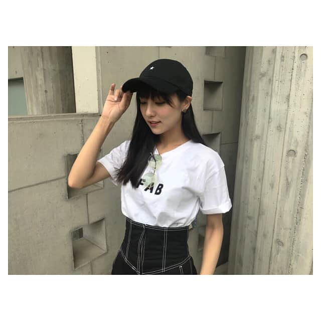 石川恋さんのインスタグラム写真 - (石川恋Instagram)「#ootd 💓大好きなブランド#amerivintage のハイウエストワイドパンツを初下ろしーー！履いたシルエットが綺麗でお気に入り👖💫キャップはりかことお揃いの#conversetokyo 🧢他アイテムはタグ付けにて！」7月27日 19時51分 - ren_ishikawa