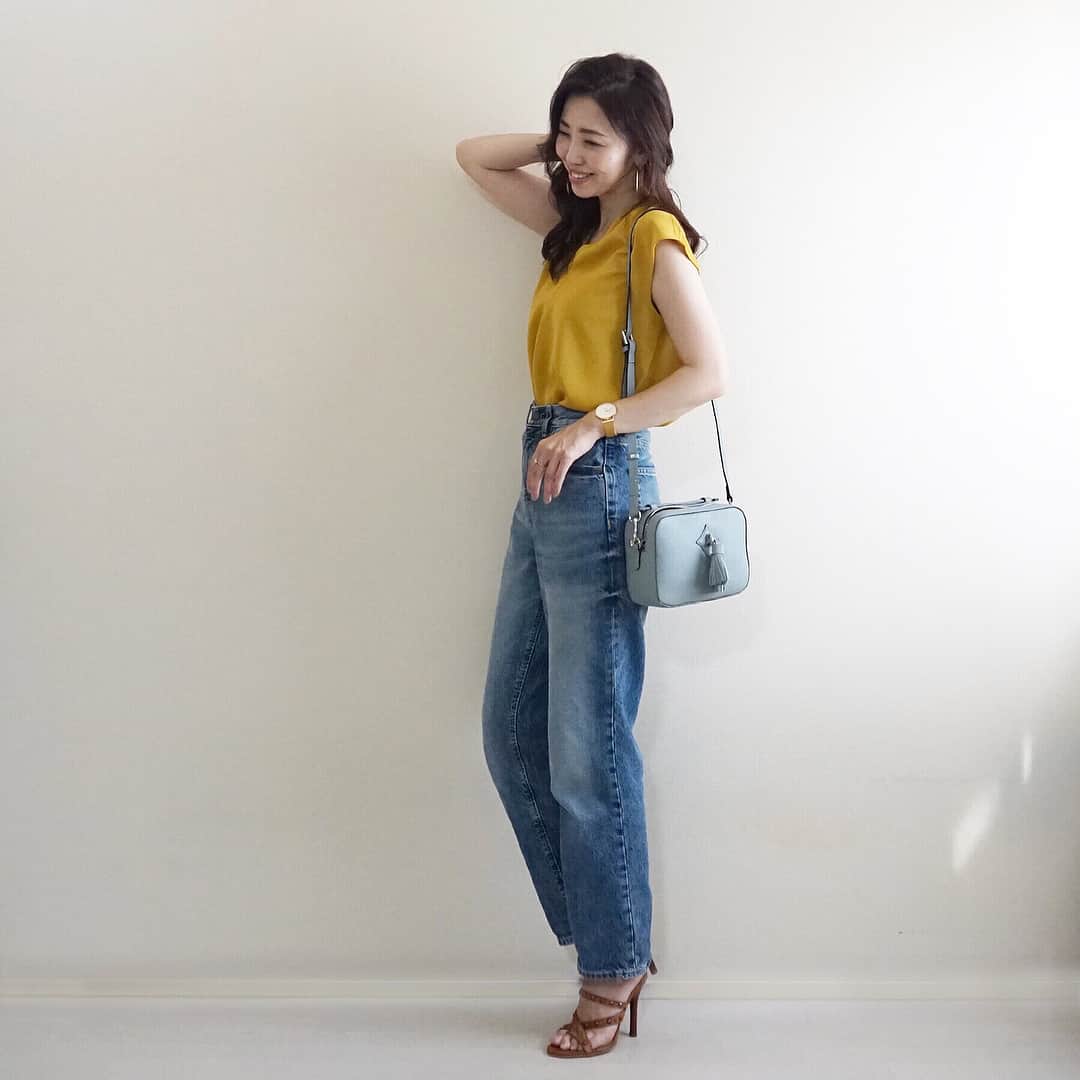 玉村 麻衣子さんのインスタグラム写真 - (玉村 麻衣子Instagram)「【coordinate】. 🌻🌻🌻 . イエローが主張しているので、バッグはデニムと同系色のブルー。 夏らしい色味とタッセルが可愛いです^ ^ . . tops: #URBAN RESEARCHSonnyLabel bottoms: #GU bag: #tottie #fashion#coordinate#outfit#ootd#JAPAN #たまむらコーデ」7月27日 20時16分 - maiko_tamamura