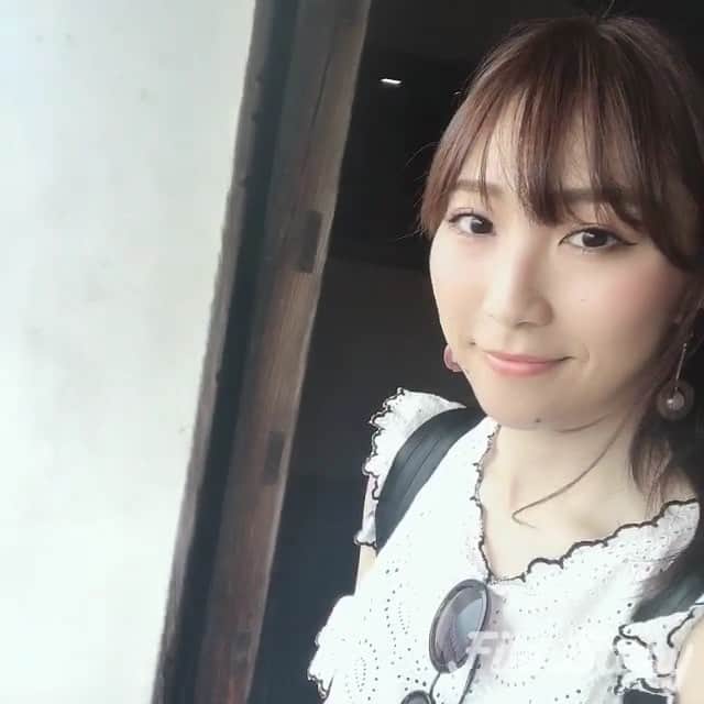 のインスタグラム：「はい。 #なべさんぽ のお時間ですw ・ #松山城 散策動画part2🏯 お城の中は鎧や日本刀、 城造りの展示や動画放映があって、 松山城の歴史に触れながら 天守閣を目指せますよ✨ ・ 途中に【日本刀の重さ体験】とか 【甲冑の装着体験】コーナーがあってわくわくした😍 甲冑は人気で、時間なくて… 出来なかったのが悔しい！！ ・ 55度の傾斜角の階段は 滑り落ちるんじゃないかって ヒヤヒヤしましたw ・ 天守閣からの景色はホントに素敵だったー✨松山の街並みが一望✨ 風が気持ちよかったなぁ☺️💛 ・ 帰りのリフトも楽しかったし #蛇口からオレンジジュース #🍊 1度やりたかったんだよねw 疲れた身体に染み渡ったーー!! 次はどこのお城探訪しよかな💛w ・ ・ #愛媛県 #松山市 #日本刀 #甲冑 #天守閣 #ぼっち旅 #城めぐり #matsuyama #japancastle #ehime #girls #trip #japanesesword」