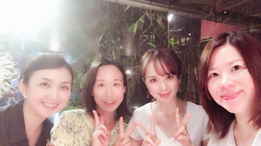 加藤未央さんのインスタグラム写真 - (加藤未央Instagram)「女子校時代の友達と、最近私がお気に入りのお店でご飯！☺️☺️☺️ 自分の中高時代の友人は、家族のような感覚です✨ #捜真 #女子校出身 #みんないい歳の重ね方をしている✨」7月27日 14時55分 - mio.ka10