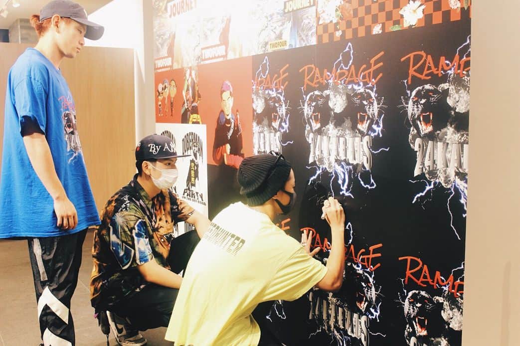 THE RAMPAGE from EXILE TRIBEさんのインスタグラム写真 - (THE RAMPAGE from EXILE TRIBEInstagram)「・ 【24karats 2018 POP-UP SHOP TOUR Featuring Works 】 ・ 24karatsが各アーティストと連動したクリエイティブ作品を24karats Featuring Worksというコンセプトのもと、未発表アイテムの販売を含めた期間限定POP-UPの開催が決定。 ・ ■POP-UP スケジュール 7/27(金)～8/6(月) 東京ソラマチ 東京都墨田区押上一丁目1番2号東京スカイツリータウン・ソラマチ4F ・ #24karats  #twofour  #twofourkarats」7月27日 16時41分 - the_rampage_official